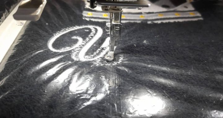 Janome 500E distorciona el bordado cuando los diseños son grandes, los descarrila, los desvía del trayecto.